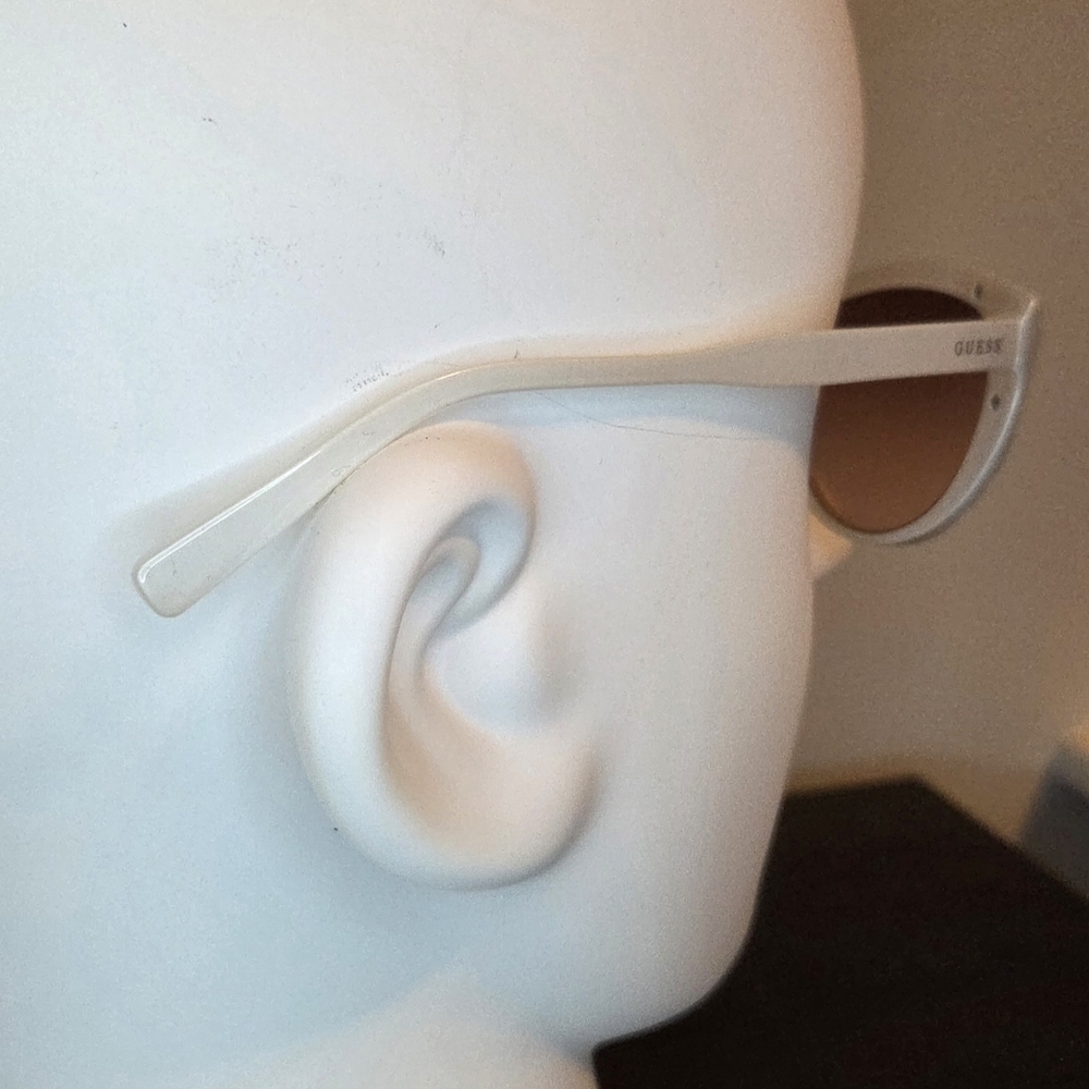 NWT Guess White Cat Eye Sunglasses Rhinestone Trim Pink Gradient Lenses - Picture 11 of 11